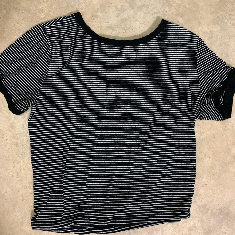 SIZE SMALL STRIPED TEE